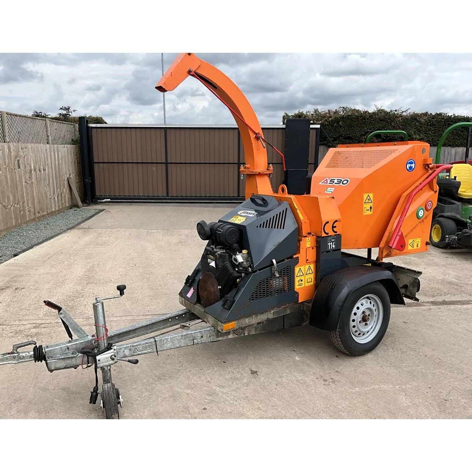 2017 JENSEN A530 FAST TOW PETROL WOODCHIPPER